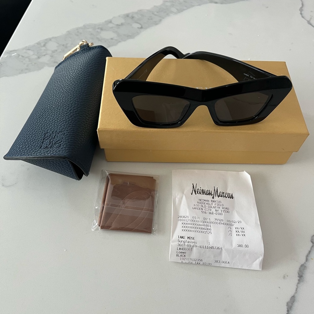 Loewe cat eye anagram sunglasses black